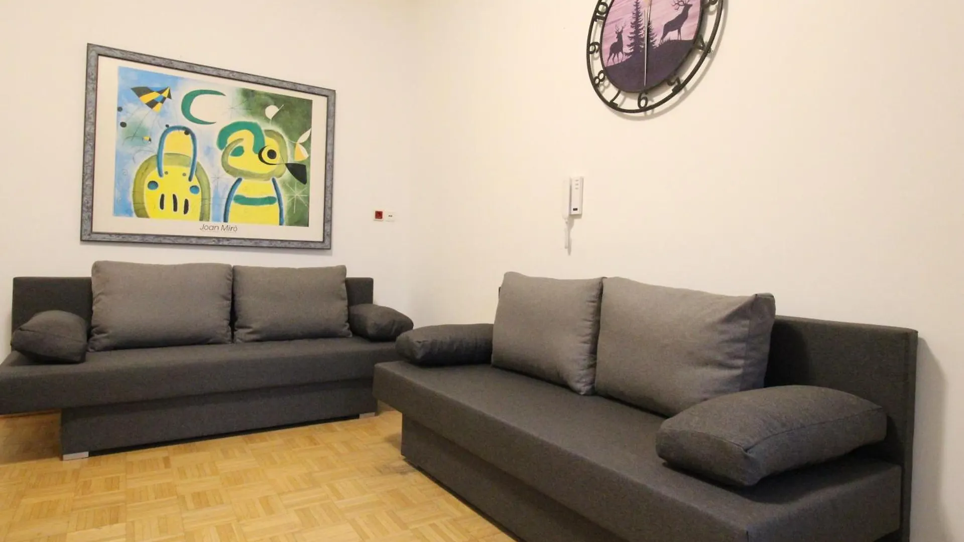 Homestay Zx Quad Room In Meidling Vienna