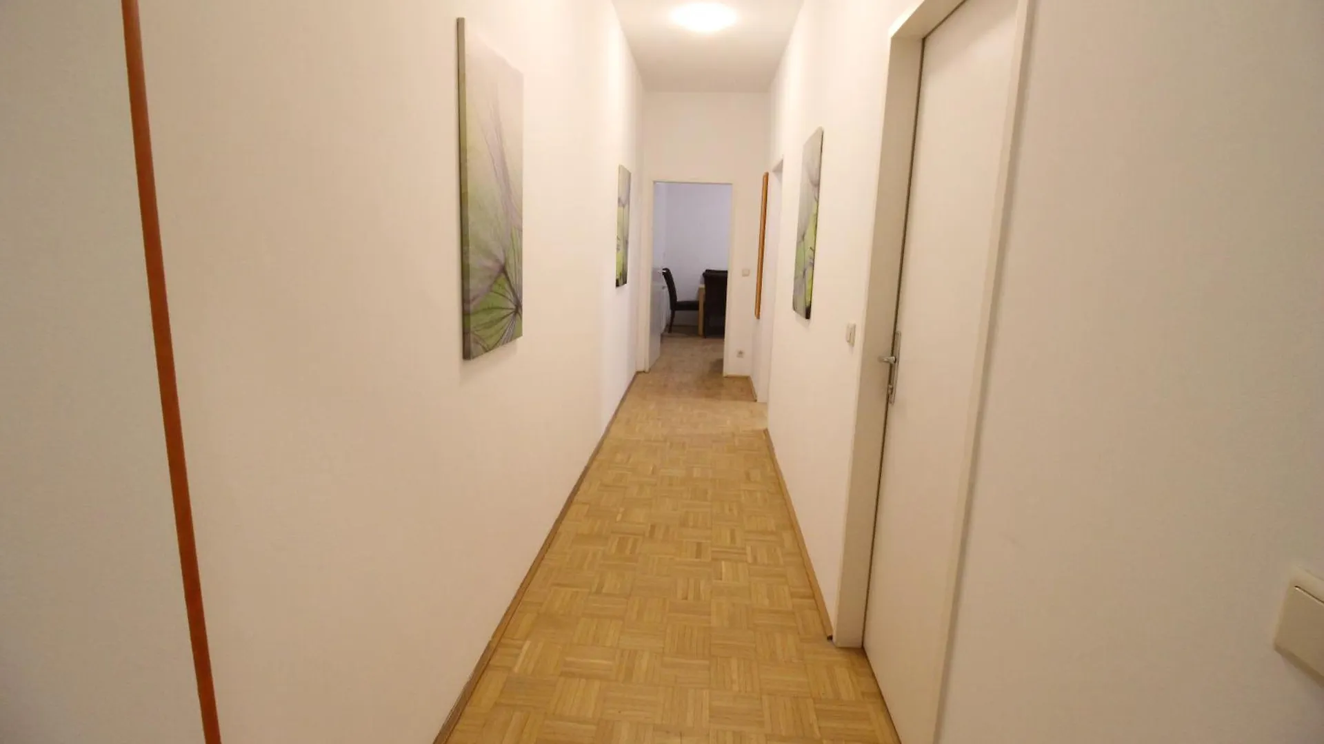 Zx Quad Room In Meidling Vienna Austria