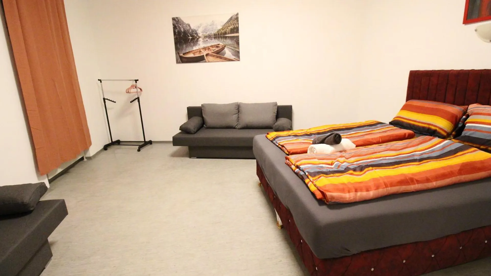 Zx Quad Room In Meidling Vienna 0*,  Austria